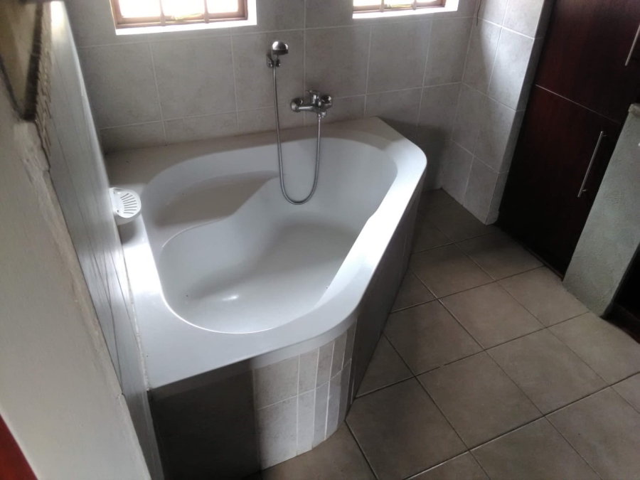 To Let 3 Bedroom Property for Rent in Hillside Free State